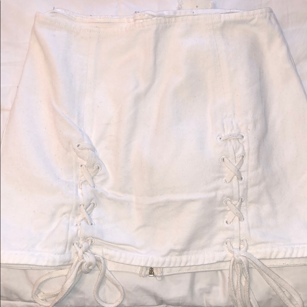 White mini skirt with ties